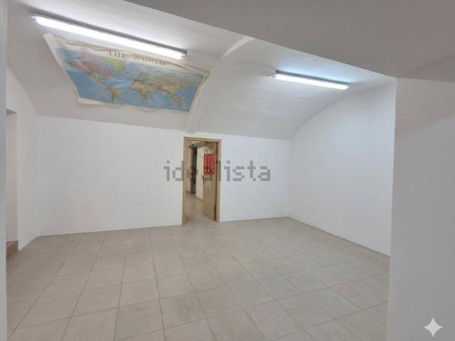 Locale in vendita di 265 m² in Via Carlo Alberto