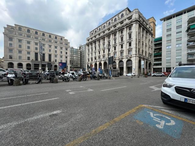 Locale in vendita di 245 m² in Piazza dell&apos Insurrezione