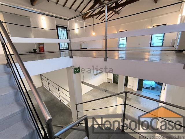 Locale in vendita di 245 m² in Piazza San Francesco, 1