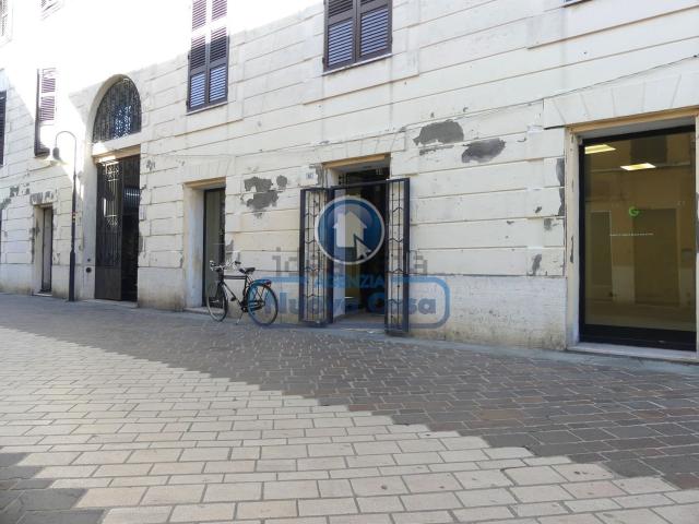 Locale in vendita di 246 m² in Via Giuseppe Mazzini, 55