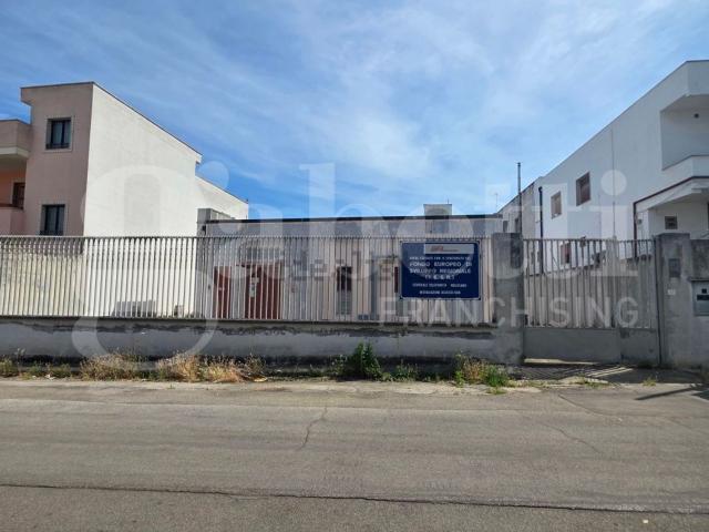 Locale in vendita di 246 m² in Via E. Colizzi, 12