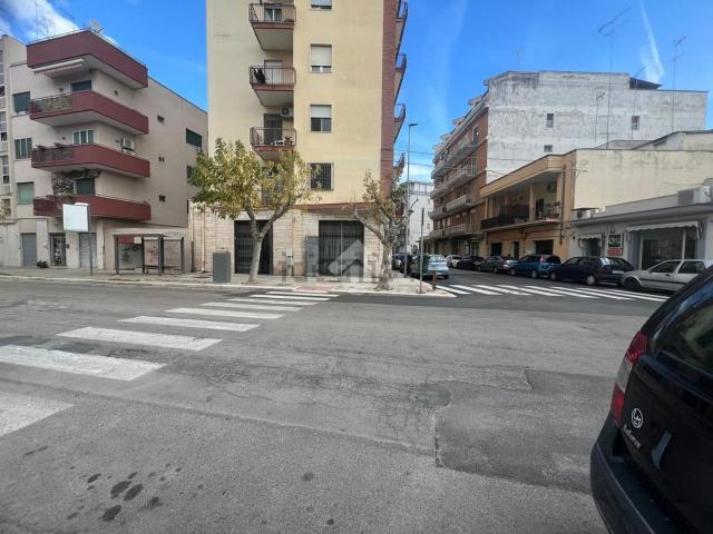 Locale in vendita di 246 m² in Via Sant&apos Angelo, 25