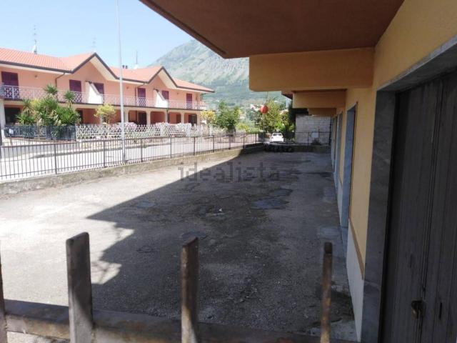 Locale in vendita di 247 m² in Via Taburno