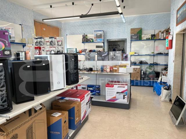 Locale in vendita di 248 m² in Via Bissuola, 20