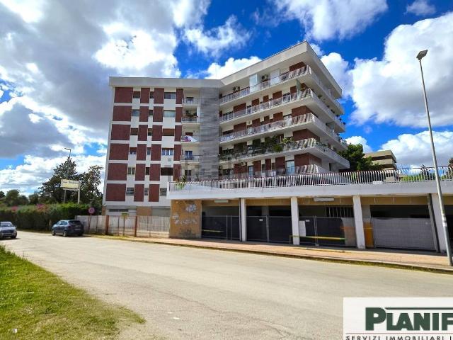 Locale in vendita di 248 m² in Via Luigi Luzzatti, 15