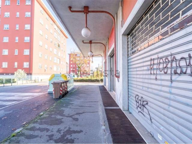 Locale in vendita di 248 m² in Viale Carrù, 22