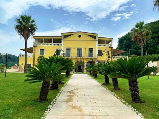 Locale in vendita di 2498 m² in Via San Paolo