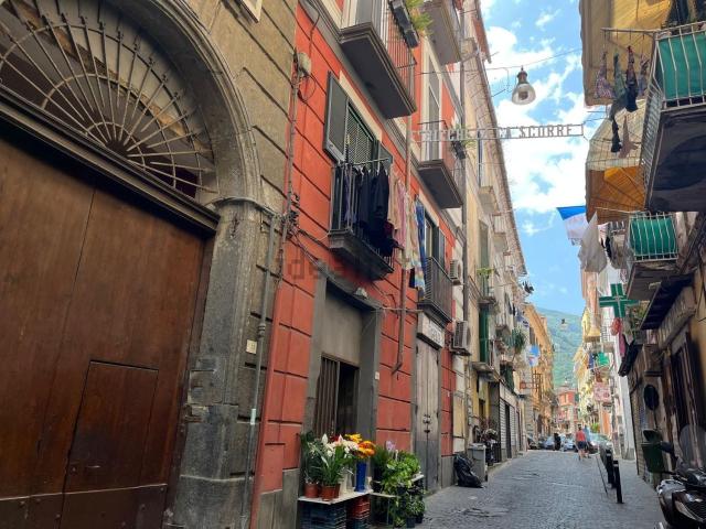 Locale in vendita di 32 m² in Strada del Gesù, 12