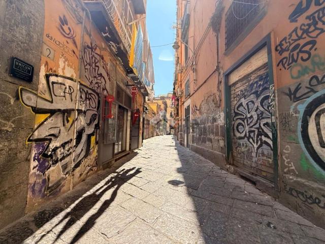 Locale in vendita di 24 m² in Vico San Giovanni Maggiore, 11