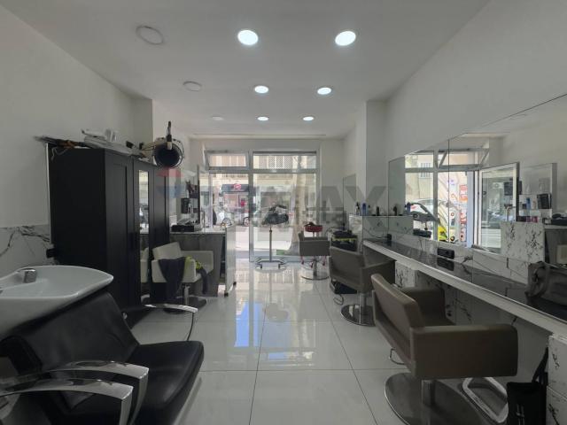 Locale in vendita di 24 m² in Via Bernardo Cavallino, 63