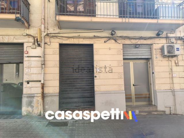 Locale in vendita di 24 m² in Via Crocefisso, 20