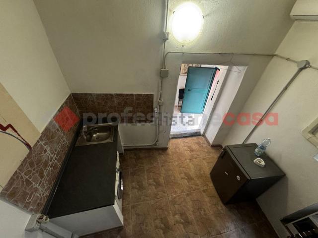 Locale in vendita di 24 m² in Via delle Casette, 47