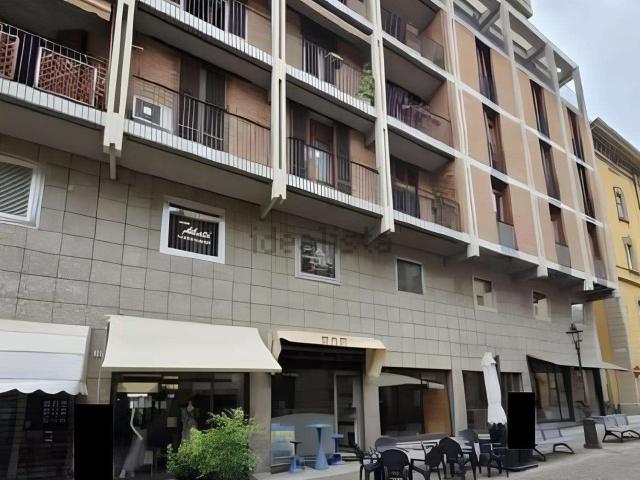Locale in vendita di 24 m² in Via Giosuè Carducci, 15