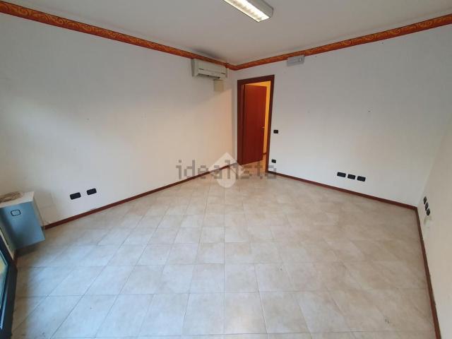 Locale in vendita di 24 m² in Via Guido da Bagnolo, 4
