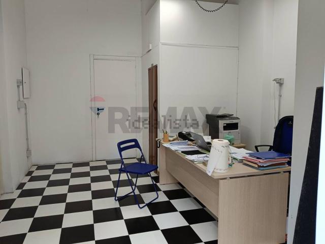 Locale in vendita di 24 m² in Via Paolo Vasta, 219