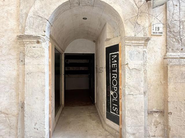 Locale in vendita di 24 m² in Via Rocco Pirro, 19
