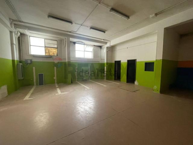 Locale in vendita di 250 m²