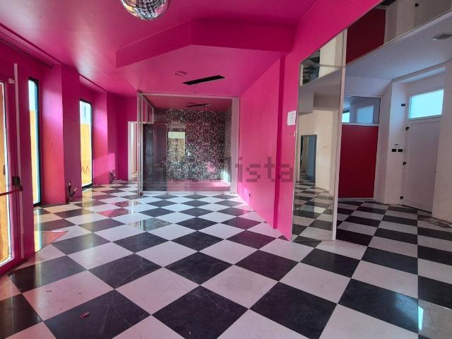 Locale in vendita di 250 m²
