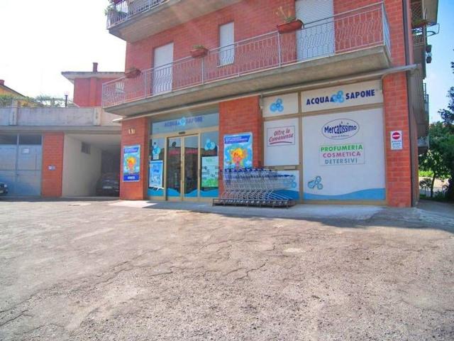 Locale in vendita di 250 m²
