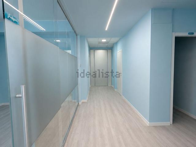 Locale in vendita di 250 m² in Via Caltagirone, 12