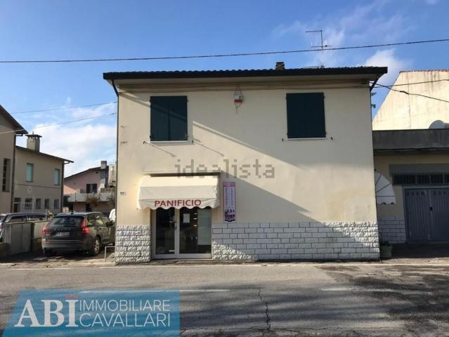 Locale in vendita di 250 m² in Via Cella