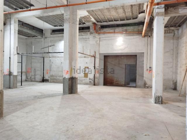 Locale in vendita di 250 m² in Via Ammiraglio Cagni Umberto
