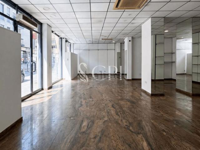 Locale in vendita di 250 m² in Via Antonio Canova, 17