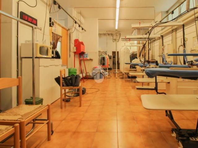 Locale in vendita di 250 m² in Via Alcide de Gasperi