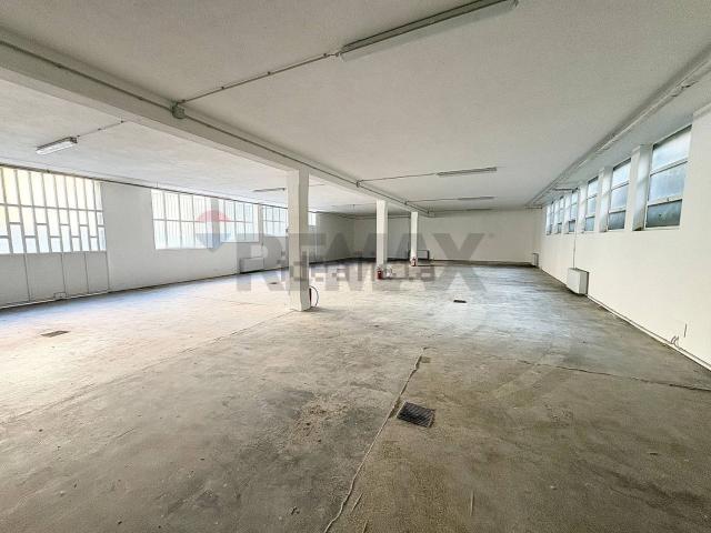 Locale in vendita di 250 m² in Via Giuseppe Giusti, 2