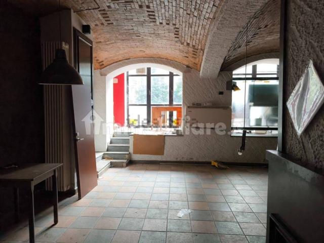 Locale in vendita di 250 m² in Via Giacomo Matteotti