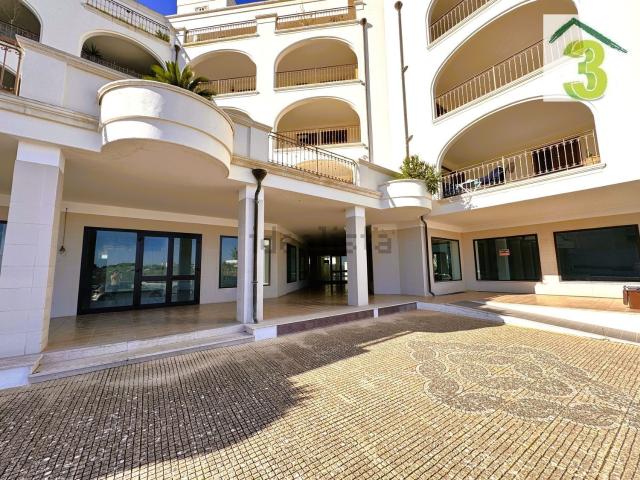 Locale in vendita di 250 m² in Via Giambattista Morgagni