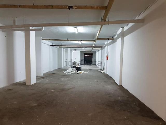Locale in vendita di 250 m² in Via Giorgio de Falco