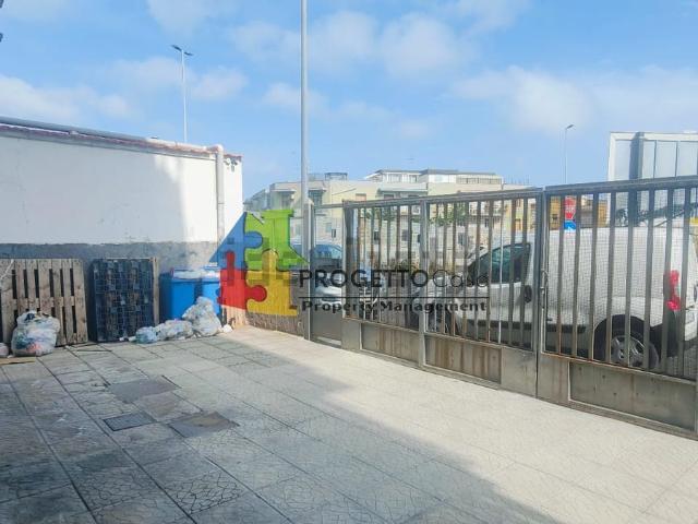Locale in vendita di 250 m² in Via Dante Maiorana