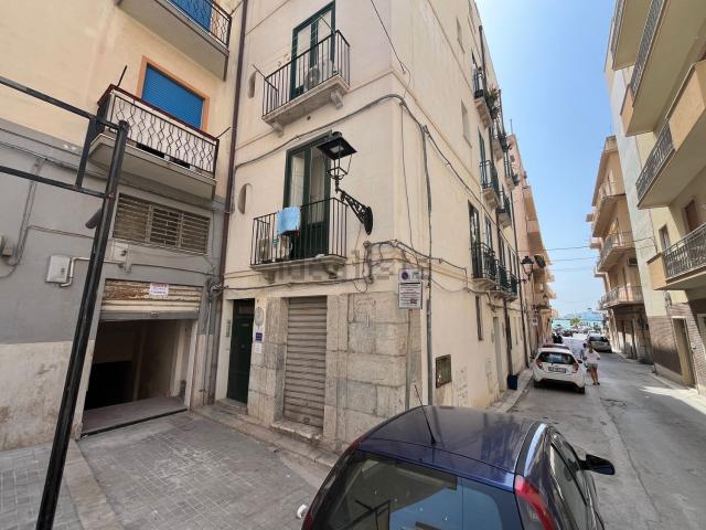 Locale in vendita di 250 m² in Via della Luce, 10
