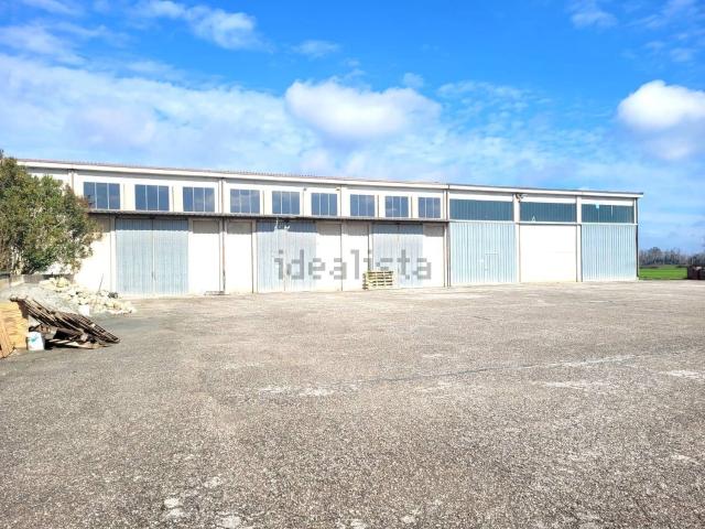 Locale in vendita di 250 m² in Via Evelino Franchini, 7