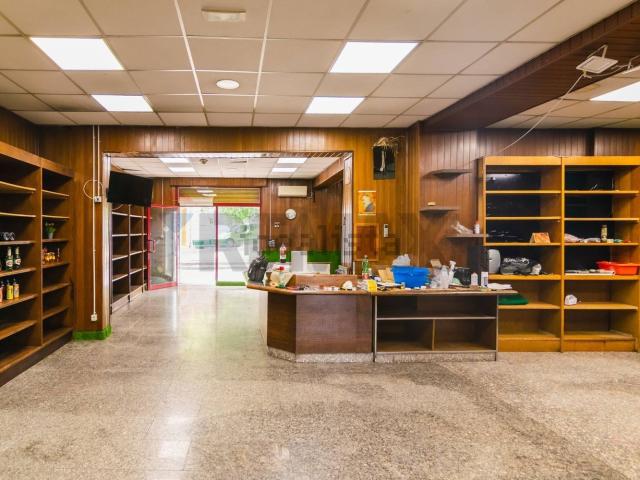 Locale in vendita di 250 m² in Via Ferro Fabiani, 2