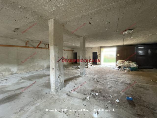 Locale in vendita di 250 m² in Via Francesco Crispi, 257