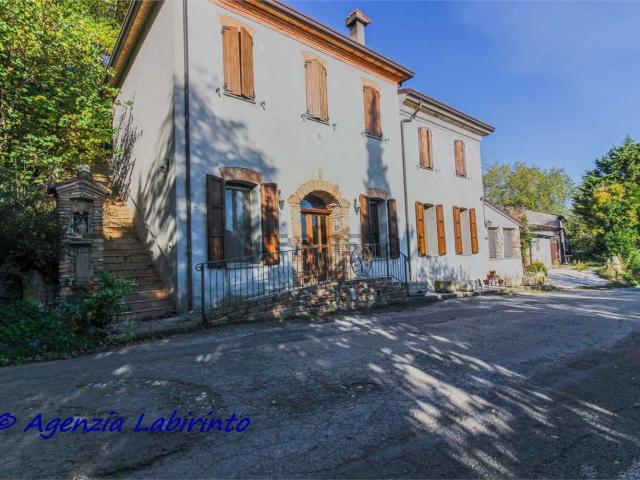 Locale in vendita di 250 m² in Via Monte Maggiore