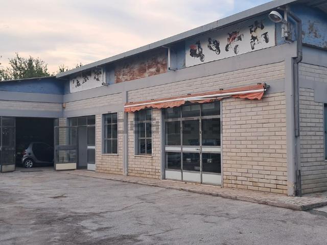 Locale in vendita di 250 m² in Via per Fiuggi