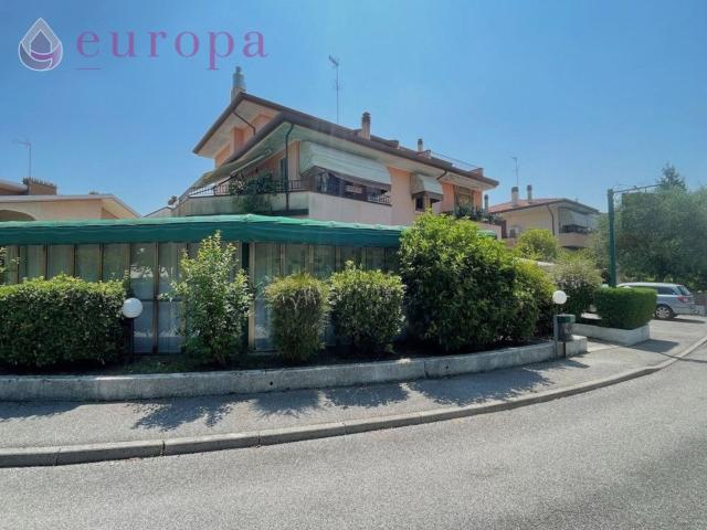 Locale in vendita di 250 m² in Via Roma