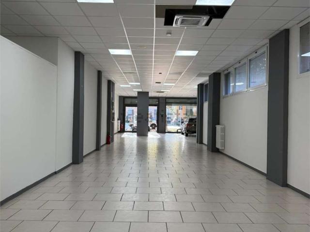 Locale in vendita di 250 m² in Viale Virginia Reiter