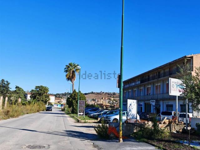 Locale in vendita di 250 m² in Viale Cannatello