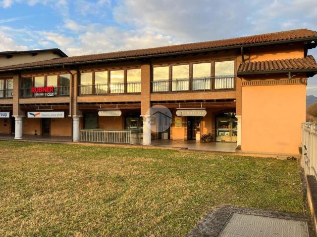 Locale in vendita di 250 m² in Viale Duca degli Abruzzi, 108