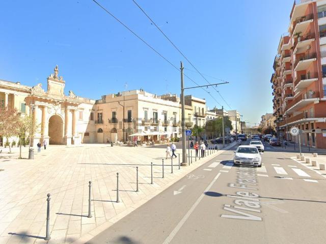 Locale in vendita di 250 m² in Viale Francesco Lo Re