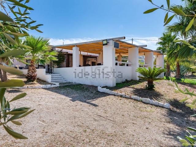Locale in vendita di 250 m² in Contrada Cozzana, 433