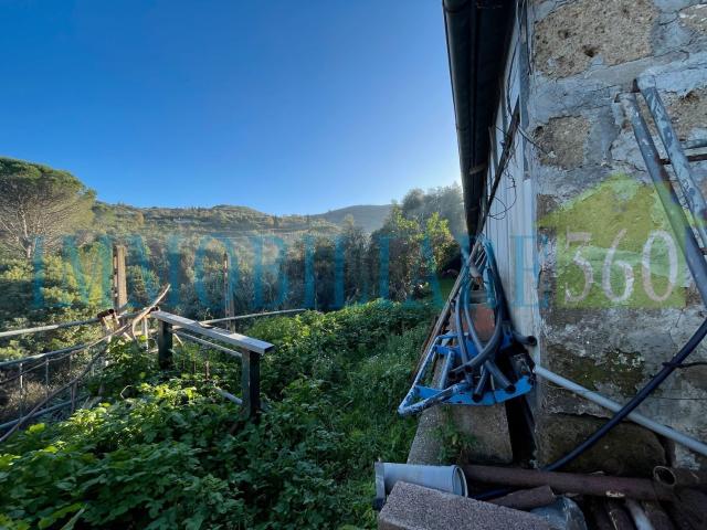 Locale in vendita di 250 m² in Strada Comunale del Campone