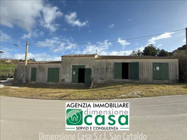 Locale in vendita di 250 m² in Strada Comunale Matileo, 2