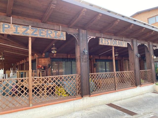 Locale in vendita di 250 m² in Strada Statale 106 Jonica, 1