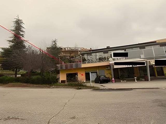 Locale in vendita di 251 m² in Via Papa Giovanni XXIII