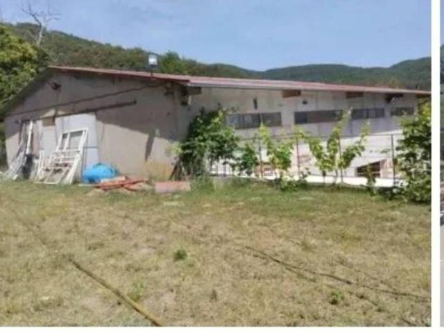 Locale in vendita di 252 m² in Via Terrate
